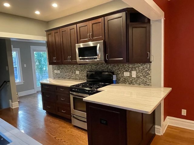 831 Hayes Avenue, Oak Park, IL 60302