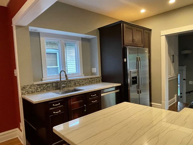 831 Hayes Avenue, Oak Park, IL 60302