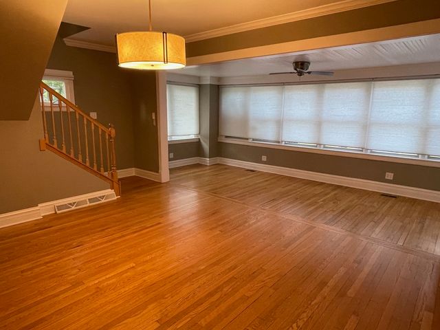 831 Hayes Avenue, Oak Park, IL 60302