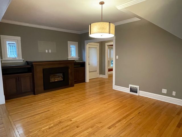 831 Hayes Avenue, Oak Park, IL 60302