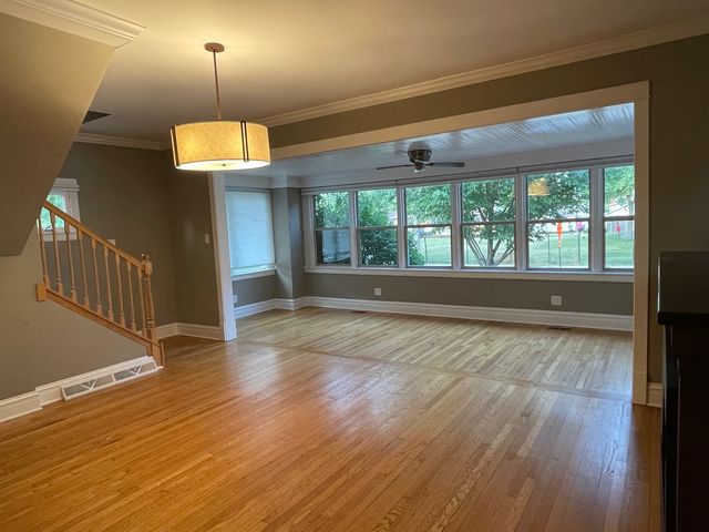 831 Hayes Avenue, Oak Park, IL 60302