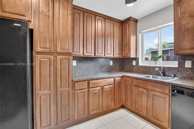 130 NW 78th Avenue, Pembroke Pines, FL 33024