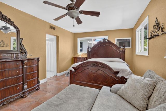 130 NW 78th Avenue, Pembroke Pines, FL 33024