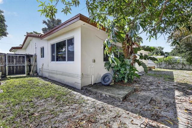 130 NW 78th Avenue, Pembroke Pines, FL 33024