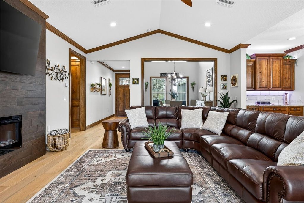 Image 17 of property listing at 32103 RUSTY CREEK TRAIL, Dade City, FL 33525