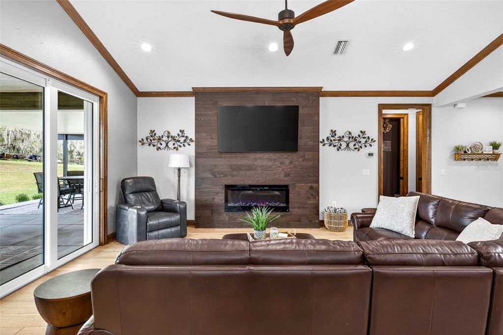 Image 18 of property listing at 32103 RUSTY CREEK TRAIL, Dade City, FL 33525