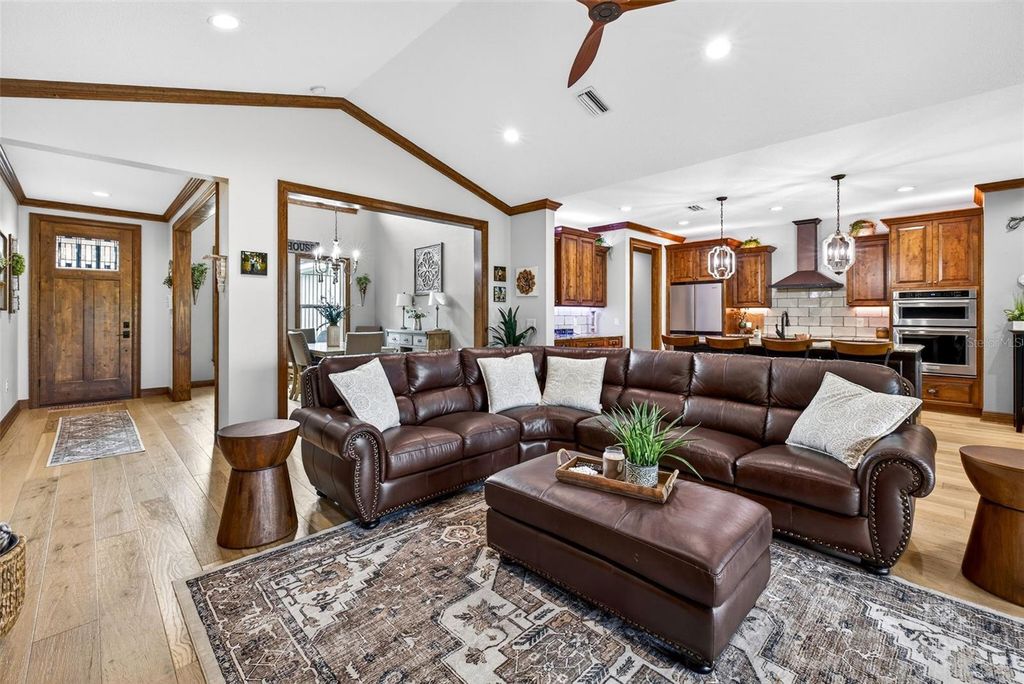 Image 20 of property listing at 32103 RUSTY CREEK TRAIL, Dade City, FL 33525