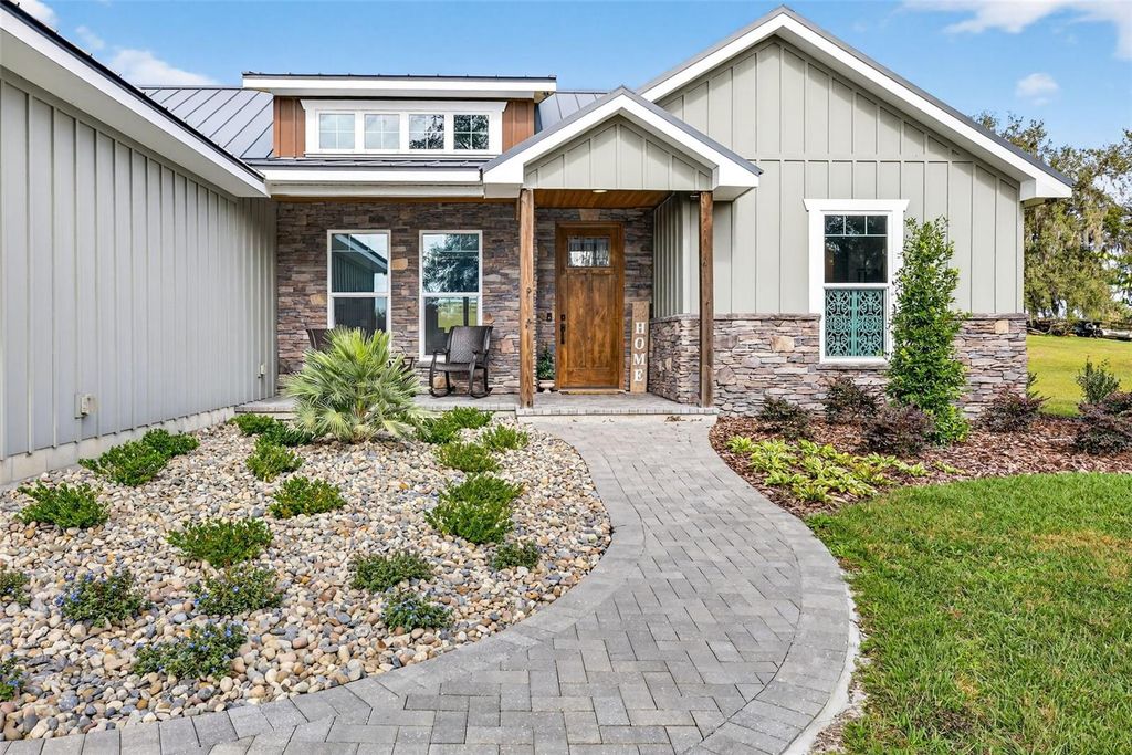 Image 3 of property listing at 32103 RUSTY CREEK TRAIL, Dade City, FL 33525