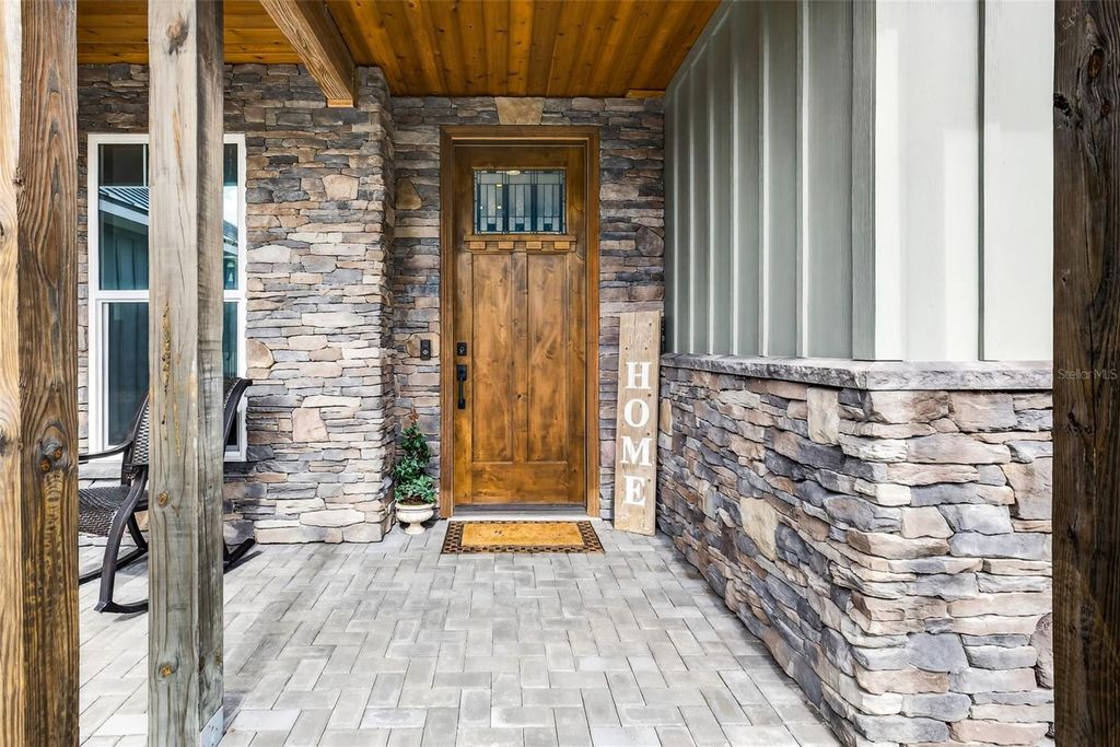 Image 5 of property listing at 32103 RUSTY CREEK TRAIL, Dade City, FL 33525