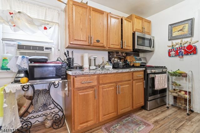 53 18Th Ave, Paterson City, NJ 07513