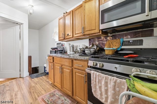 53 18Th Ave, Paterson City, NJ 07513