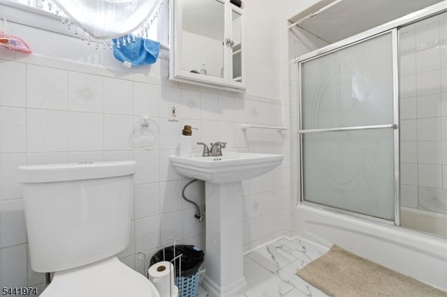 53 18Th Ave, Paterson City, NJ 07513
