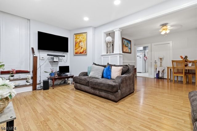 53 18Th Ave, Paterson City, NJ 07513