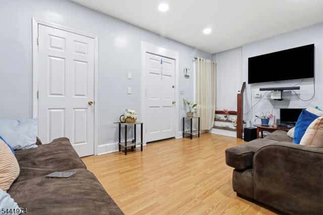 53 18Th Ave, Paterson City, NJ 07513