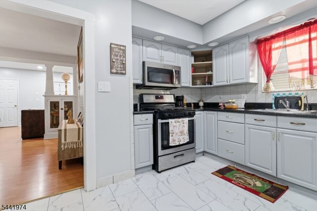 53 18Th Ave, Paterson City, NJ 07513