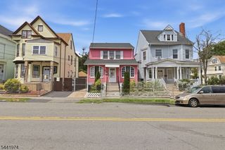 53 18Th Ave, Paterson City, NJ 07513
