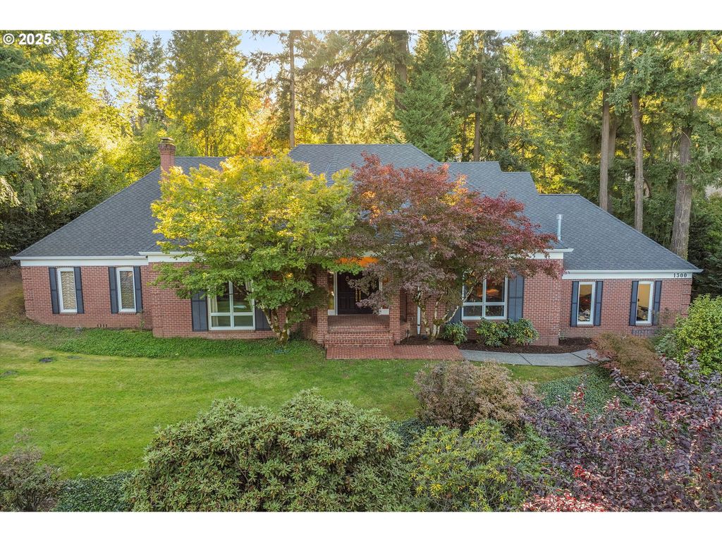 1300 TYNDALL Ct, Lake Oswego, OR 97034
