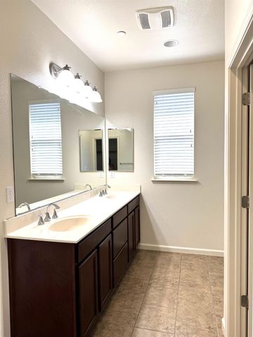 4816 Ammolite Way, Elk Grove, CA 95757
