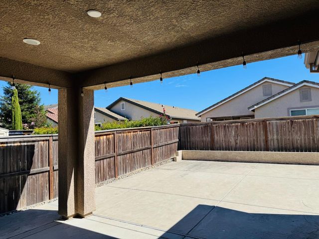 4816 Ammolite Way, Elk Grove, CA 95757