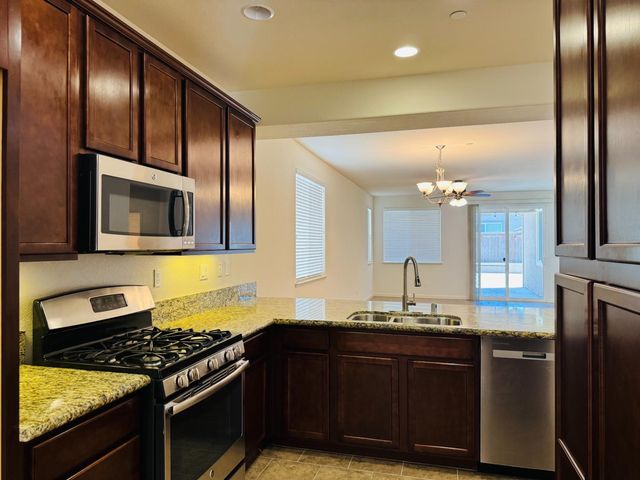 4816 Ammolite Way, Elk Grove, CA 95757
