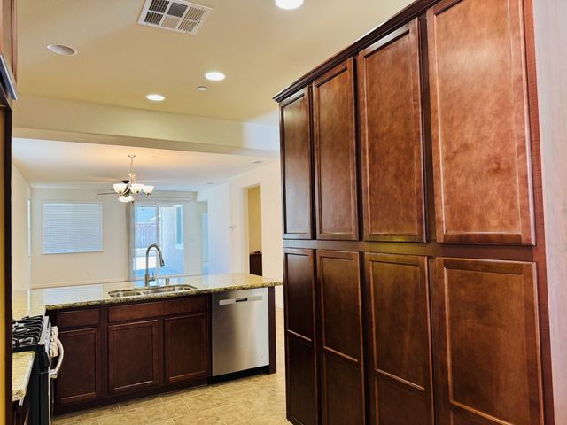 4816 Ammolite Way, Elk Grove, CA 95757