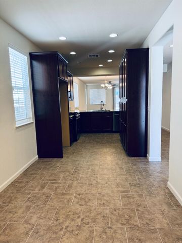 4816 Ammolite Way, Elk Grove, CA 95757