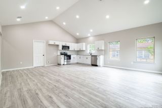 908 Plum, Floresville, TX 78114