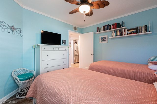 2132 Tama CIR 102, Naples, FL 34112