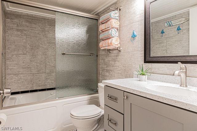 2132 Tama CIR 102, Naples, FL 34112