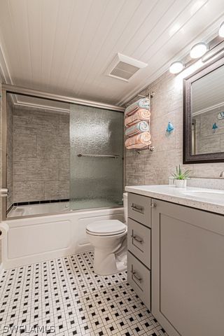 2132 Tama CIR 102, Naples, FL 34112