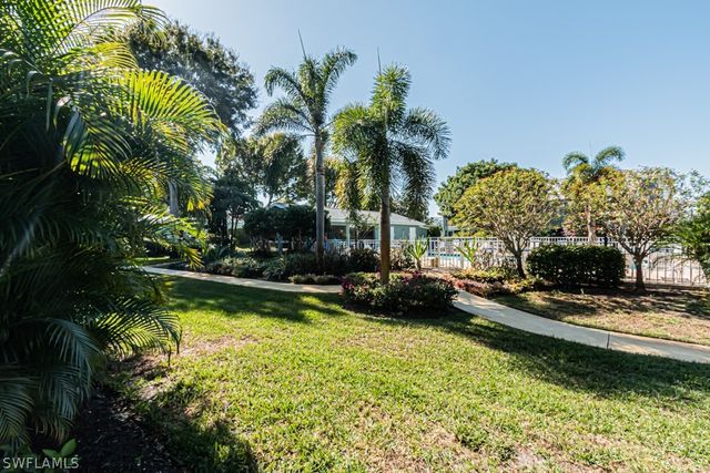 2132 Tama CIR 102, Naples, FL 34112