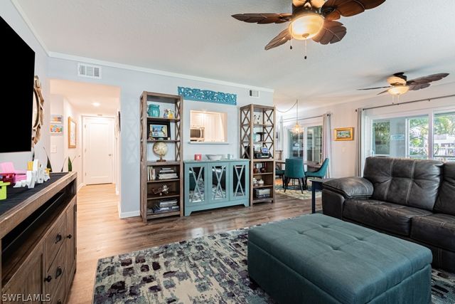 2132 Tama CIR 102, Naples, FL 34112