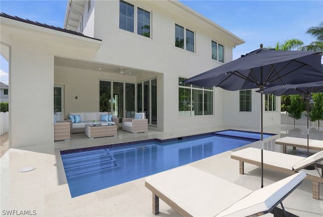 732 12th ST N, Naples, FL 34102