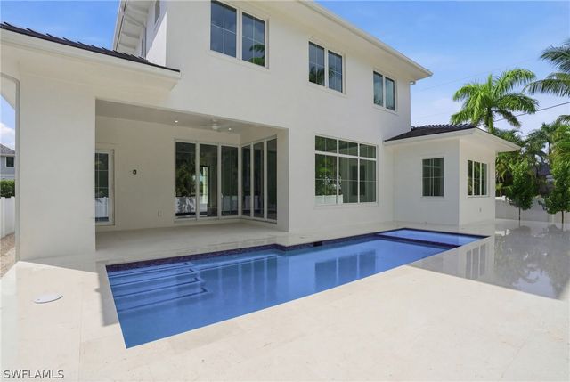 732 12th ST N, Naples, FL 34102