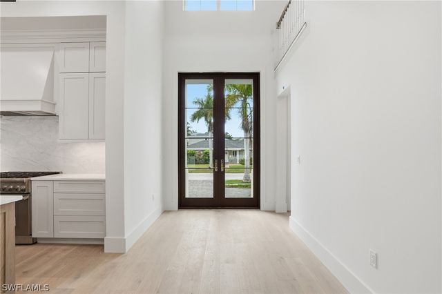 732 12th ST N, Naples, FL 34102