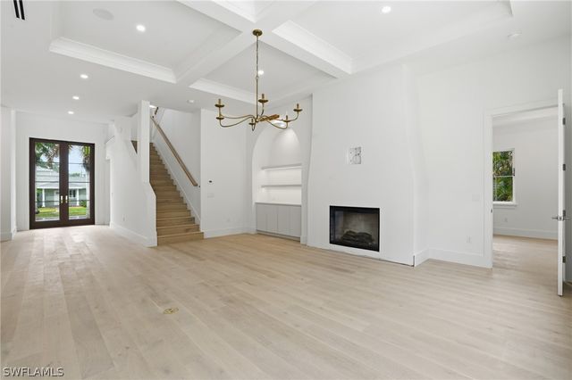 732 12th ST N, Naples, FL 34102