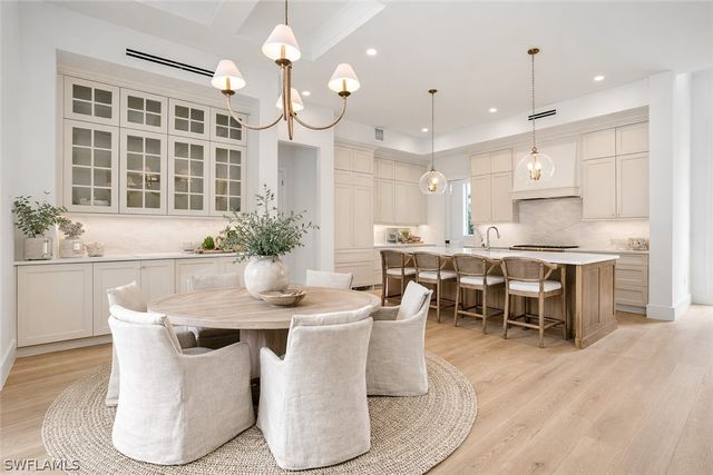 732 12th ST N, Naples, FL 34102