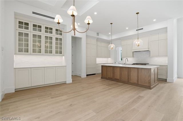 732 12th ST N, Naples, FL 34102