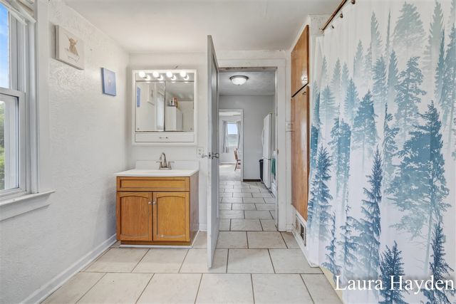 1367 E Riverside Drive, Ionia, MI 48846