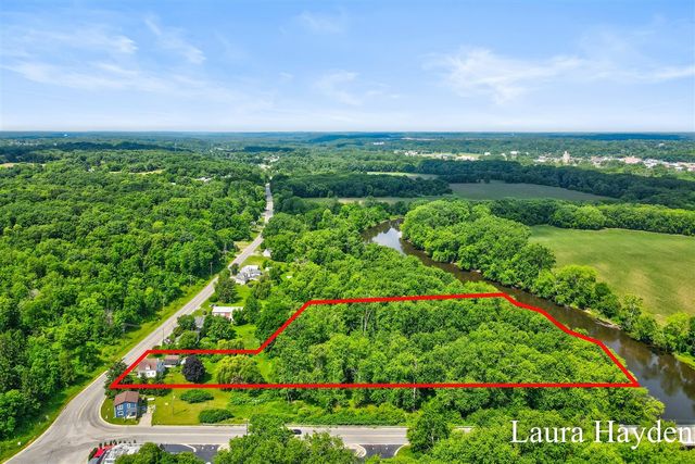 1367 E Riverside Drive, Ionia, MI 48846