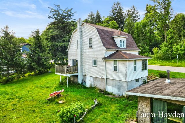 1367 E Riverside Drive, Ionia, MI 48846