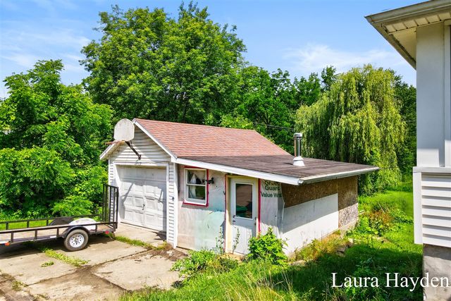 1367 E Riverside Drive, Ionia, MI 48846