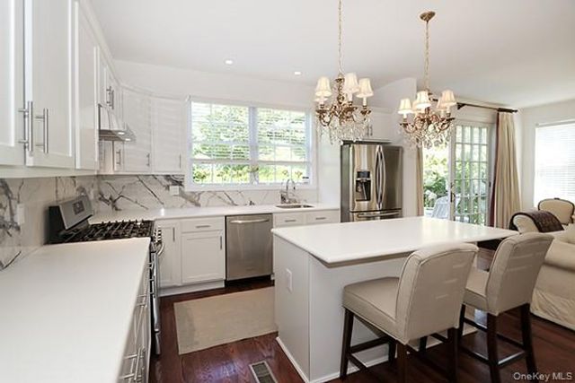 4 Spring Court, Huntington, NY 11743