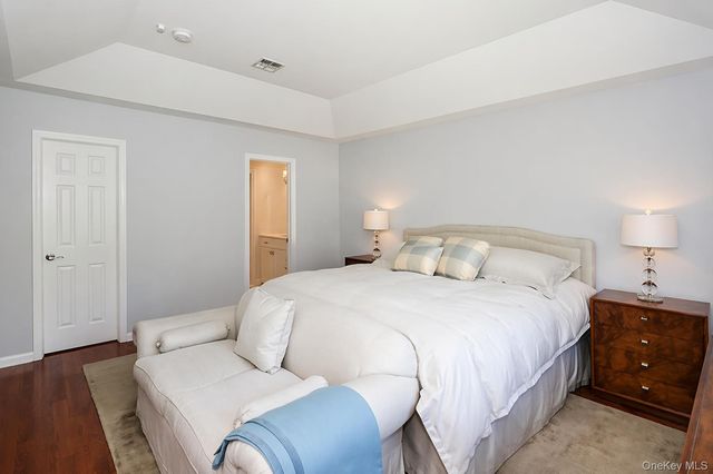 4 Spring Court, Huntington, NY 11743