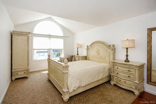 4 Spring Court, Huntington, NY 11743