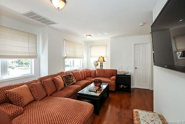 4 Spring Court, Huntington, NY 11743