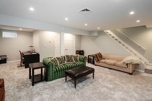 4 Spring Court, Huntington, NY 11743