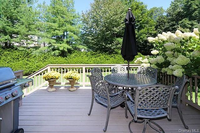 4 Spring Court, Huntington, NY 11743