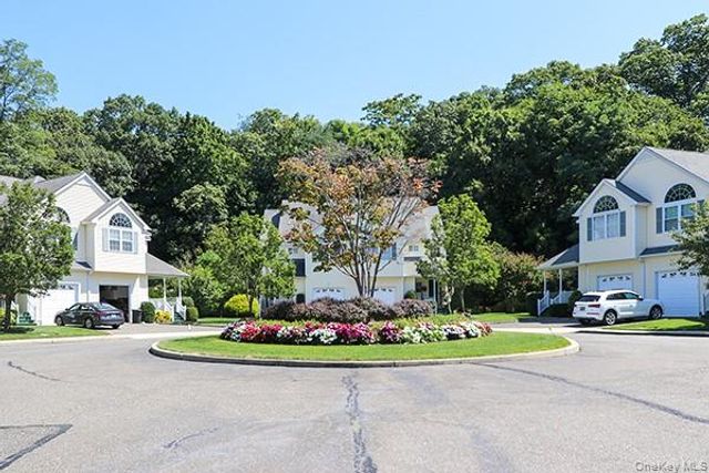 4 Spring Court, Huntington, NY 11743