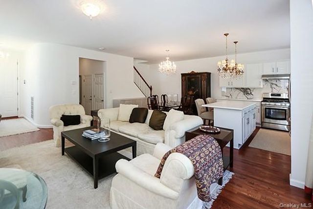 4 Spring Court, Huntington, NY 11743